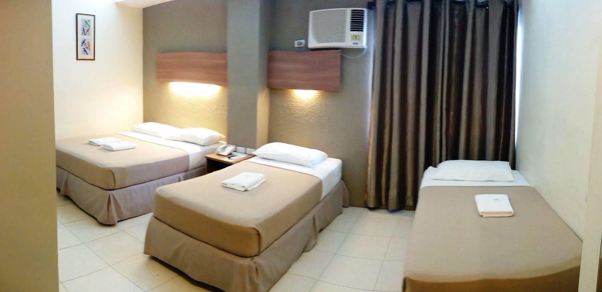 The Center Suites Cebu Eksteriør bilde