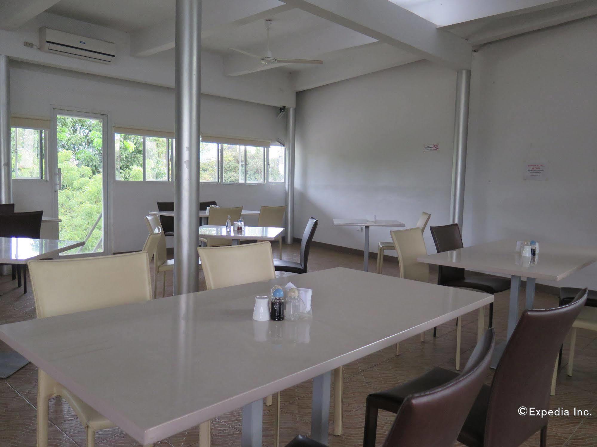 The Center Suites Cebu Eksteriør bilde